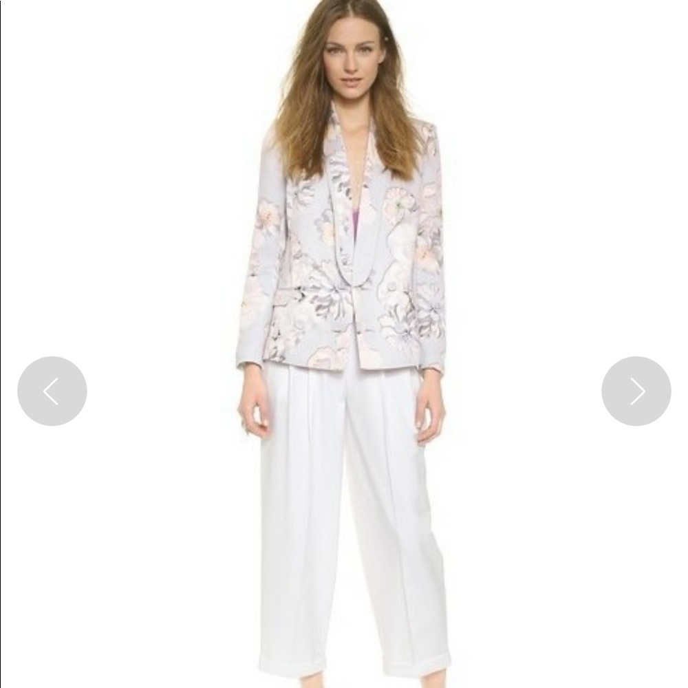Stunning! Finders Keepers Floral Blazer